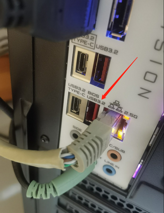 u盘插入机箱后面板Blos USB3.2
